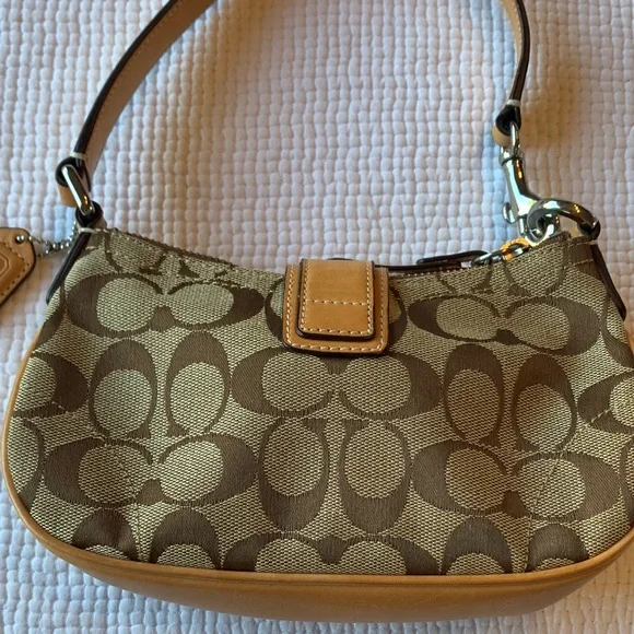 Coach Brown and Tan Signature Shoulder Bag - Picture 3 of 16